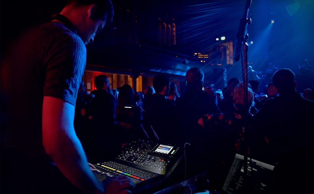 Midas M32 Live im Veranstaltungseinsatz / © Behringer