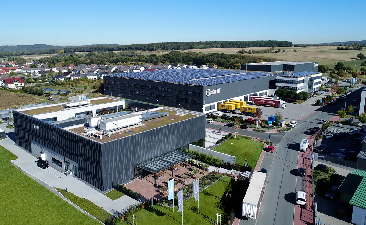 Gebäudekomplex eines typischen Herstellers und Händlers von Eventtechnik © Wikipedia