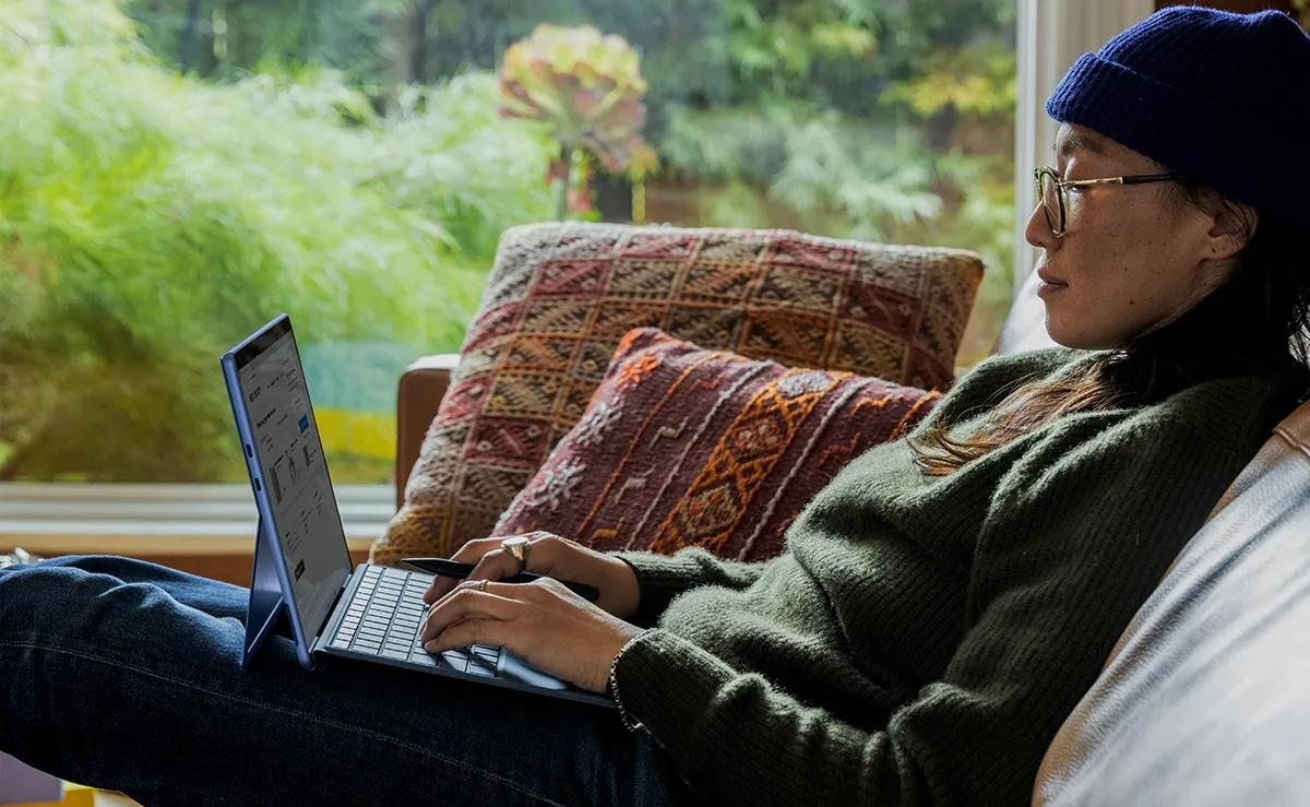 Junge Menschen prüfen genau, ob das Unternehmen zu ihnen paßt ... © Microsoft Edge, Unsplash