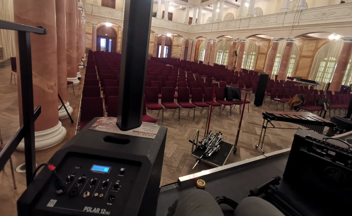 Schwieriger Raum mit etwa 800 Sitzplätzen ... © Engelmann Promotion