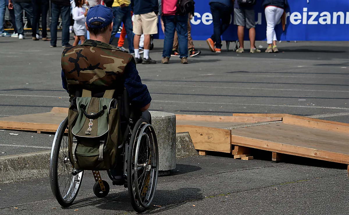 Rollstuhlfahrer vor einer Rampe ... &copy; Pixabay