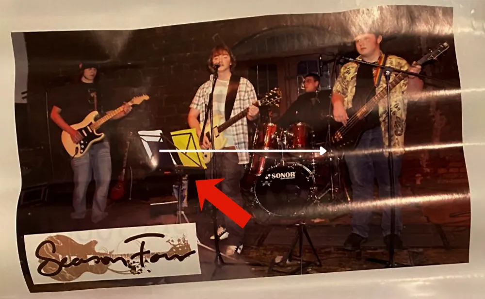 Einer meiner ersten Auftritte mit Notenständer und der Band Season Four - geht gar nicht, oder?  © Leonard Stahl