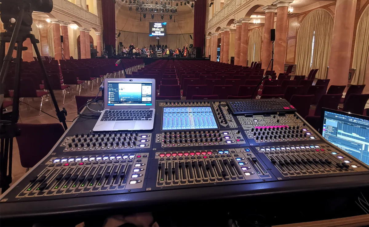 Die Tourregie mit Video- und Audio-Lichtsteuerung © Engelmann Promotion