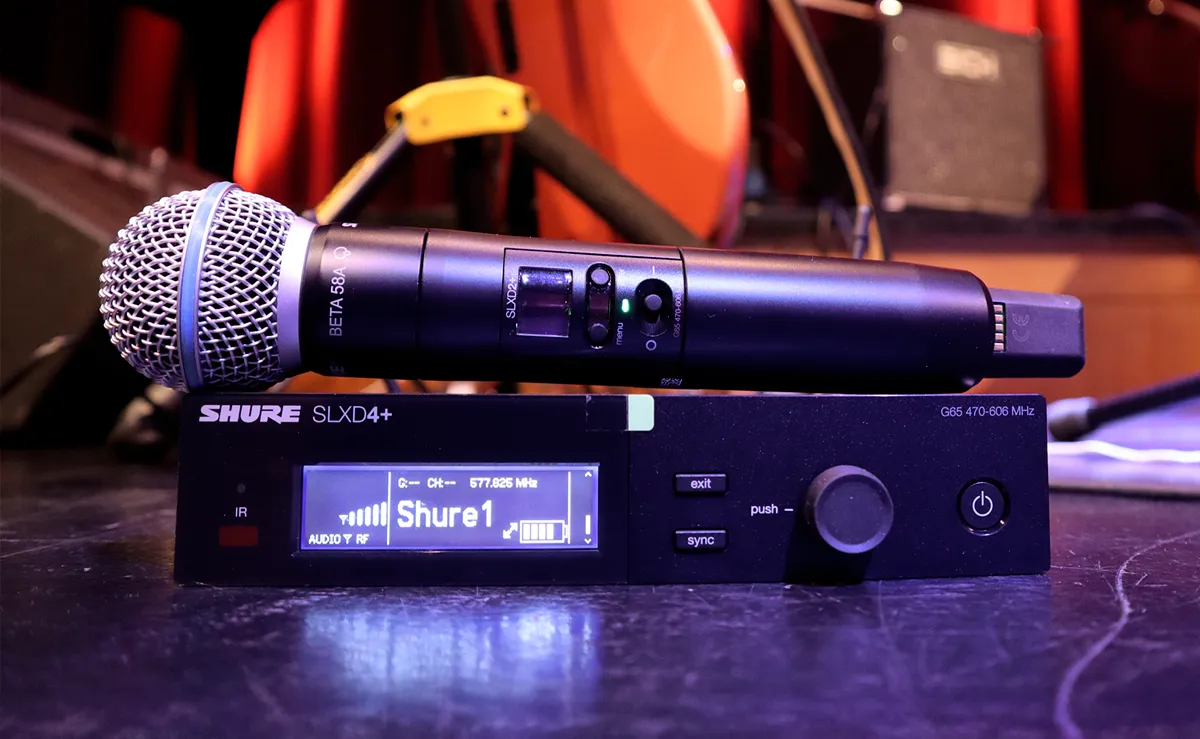 Das Shure SLXD24+E/Beta58 G65 mit SLXD4+ Empfänger und SLXD2+ Handsender. © Engelmann Promotion