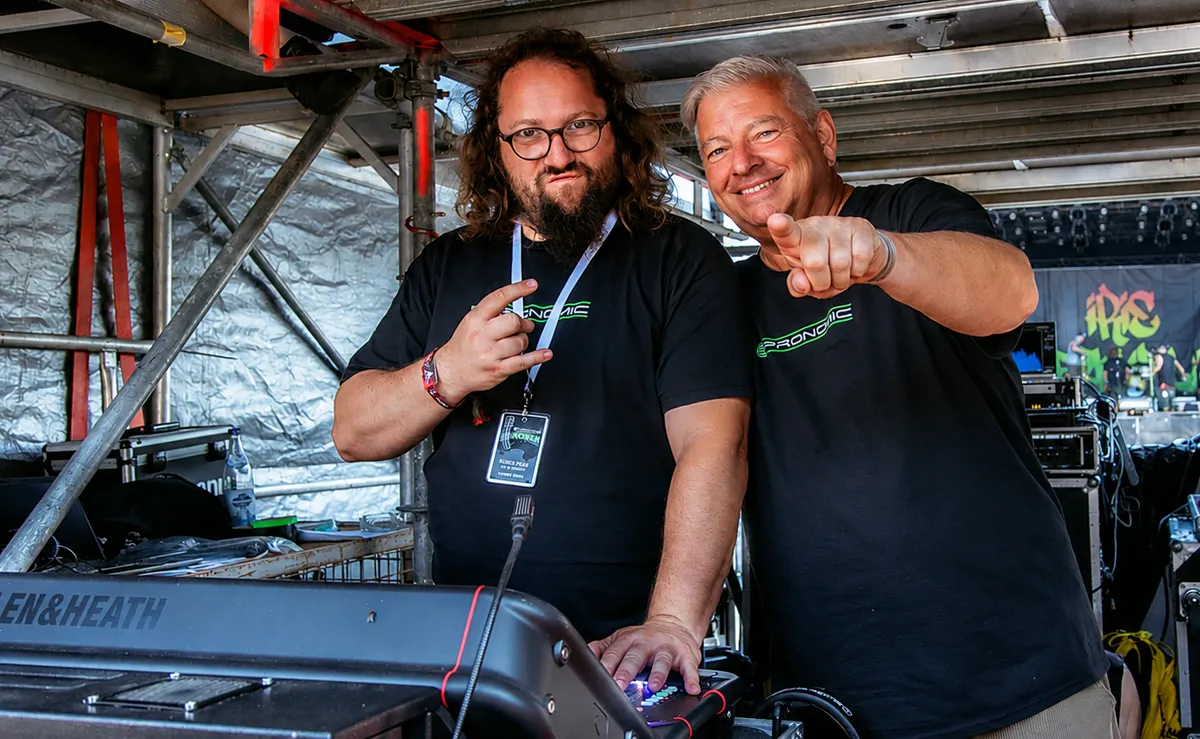 Ruben Raff zusammen mit Ernst Seider hinterm Mischpult ... © Engelmann Promotion