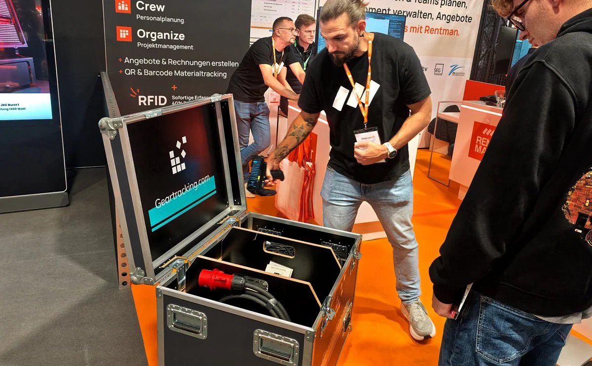 Ausprobieren erwünscht: RFID-Materialtracking am Stand von Geartracking &copy; Engelmann Promotion