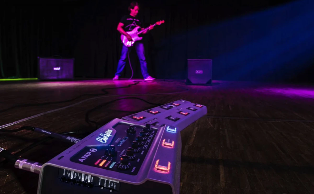 Thomas Blug hier mit dem AMP 1 in Aktion © BluGuitar